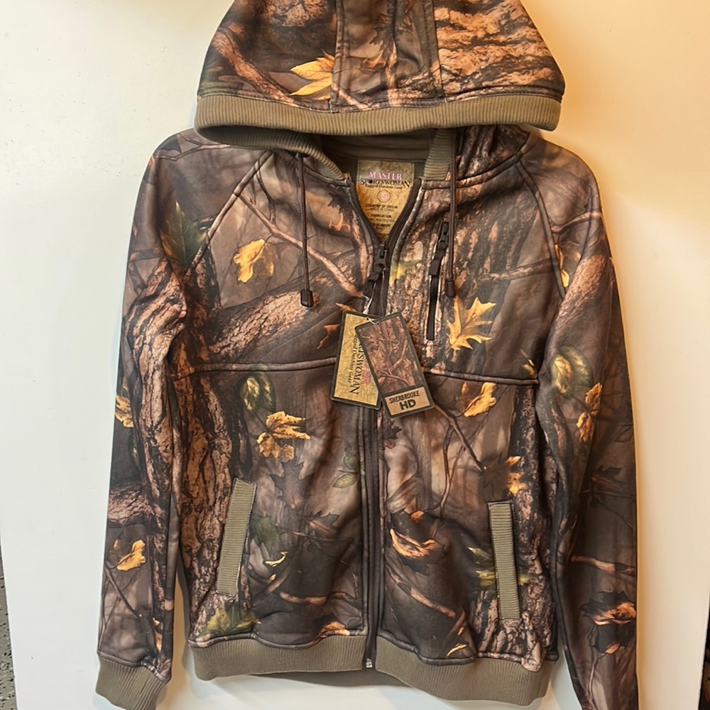 NWT  Womens Size Small Camo Zip-Up Jacket by master Sportswoman